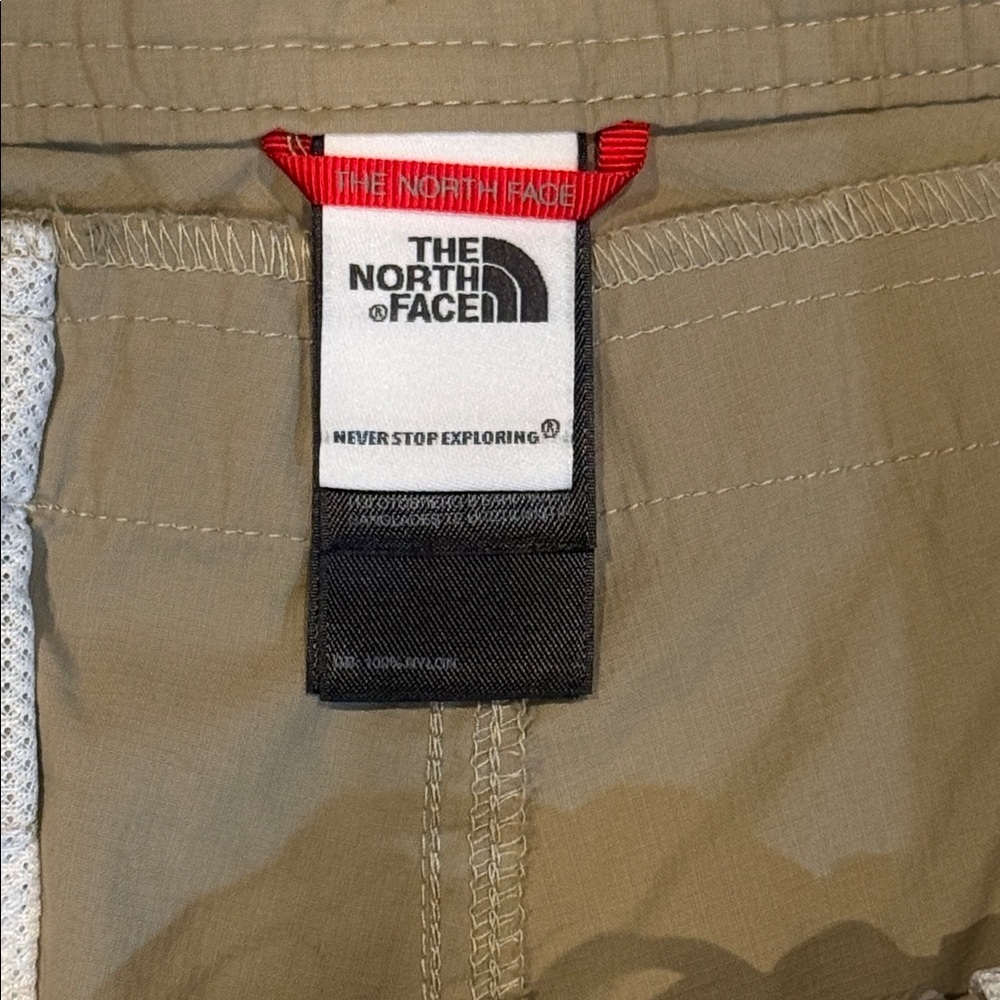 Size 12 Women’s The North Face Beige Cargo Shorts - Picture 7 of 10